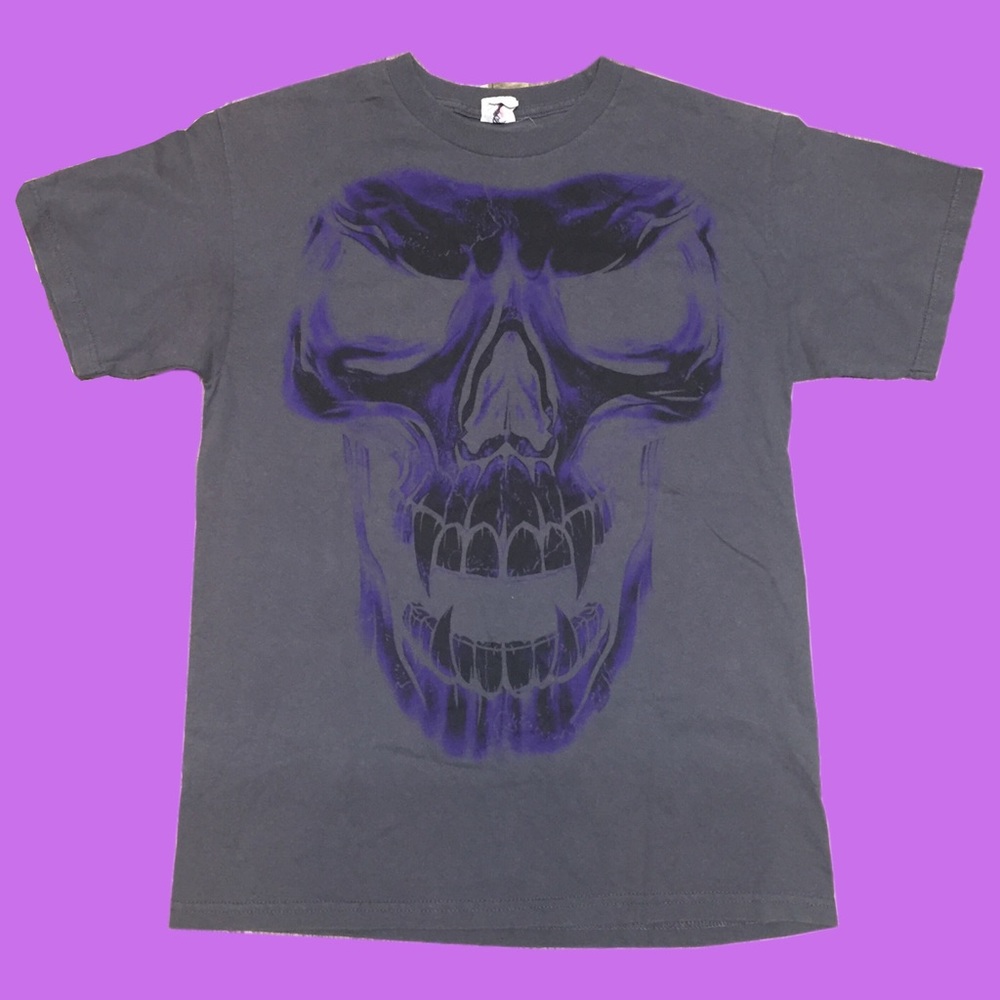 Skull with purple glow vintage style grey T-shirt